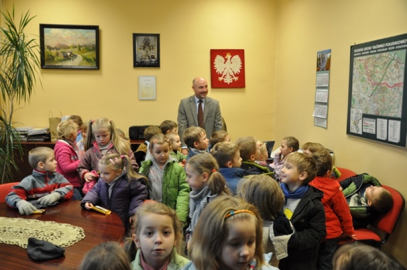 Zdjęcie w galerii na portalu naszwodzislaw.com: Przedszkolaki z wizytą w urzędzie wiadomości z regionu