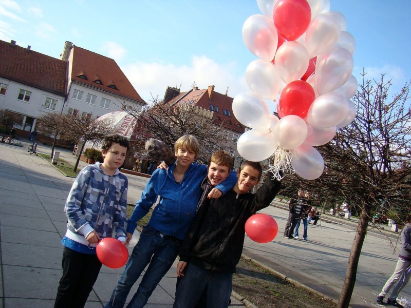 Zdjęcie w galerii na portalu naszwodzislaw.com: Balony wzbiły się w powietrze wiadomości z regionu