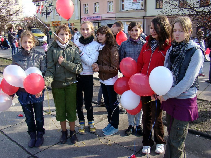Zdjęcie w galerii na portalu naszwodzislaw.com: Balony wzbiły się w powietrze wiadomości z regionu
