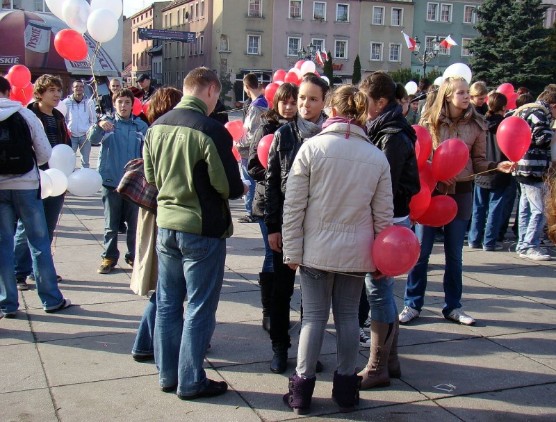 Zdjęcie w galerii na portalu naszwodzislaw.com: Balony wzbiły się w powietrze wiadomości z regionu
