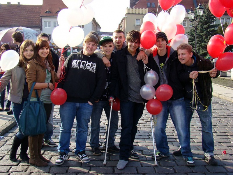 Zdjęcie w galerii na portalu naszwodzislaw.com: Balony wzbiły się w powietrze wiadomości z regionu