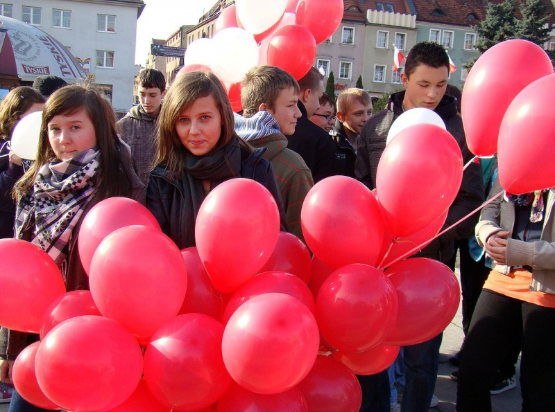 Zdjęcie w galerii na portalu naszwodzislaw.com: Balony wzbiły się w powietrze wiadomości z regionu