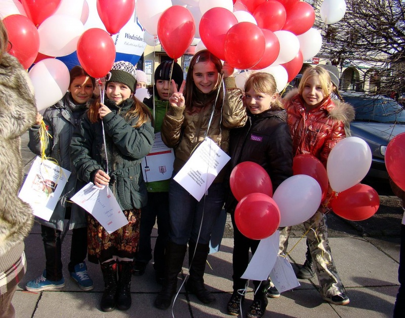 Zdjęcie w galerii na portalu naszwodzislaw.com: Balony wzbiły się w powietrze wiadomości z regionu