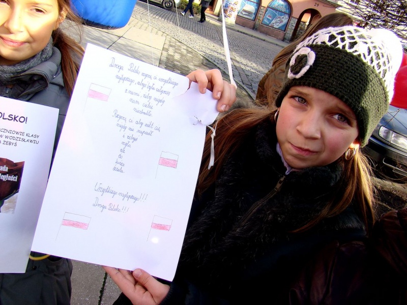 Zdjęcie w galerii na portalu naszwodzislaw.com: Balony wzbiły się w powietrze wiadomości z regionu