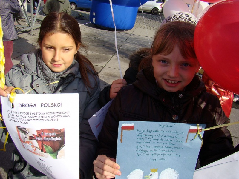 Zdjęcie w galerii na portalu naszwodzislaw.com: Balony wzbiły się w powietrze wiadomości z regionu