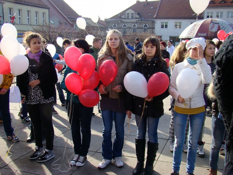 Zdjęcie w galerii na portalu naszwodzislaw.com: Balony wzbiły się w powietrze wiadomości z regionu