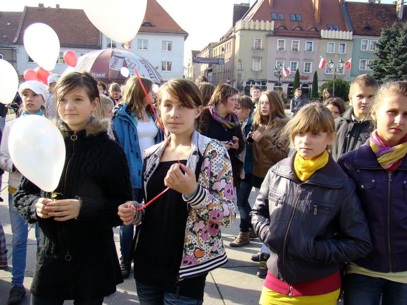 Zdjęcie w galerii na portalu naszwodzislaw.com: Balony wzbiły się w powietrze wiadomości z regionu