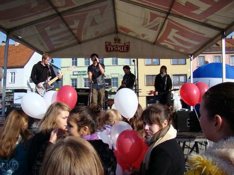 Zdjęcie w galerii na portalu naszwodzislaw.com: Balony wzbiły się w powietrze wiadomości z regionu