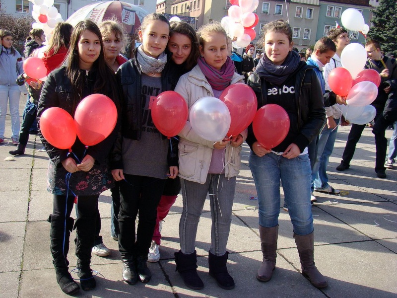 Zdjęcie w galerii na portalu naszwodzislaw.com: Balony wzbiły się w powietrze wiadomości z regionu