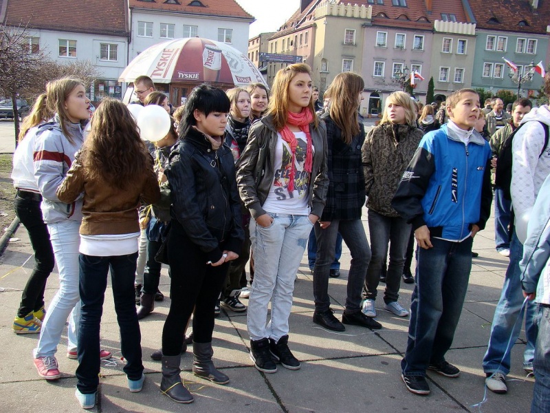 Zdjęcie w galerii na portalu naszwodzislaw.com: Balony wzbiły się w powietrze wiadomości z regionu