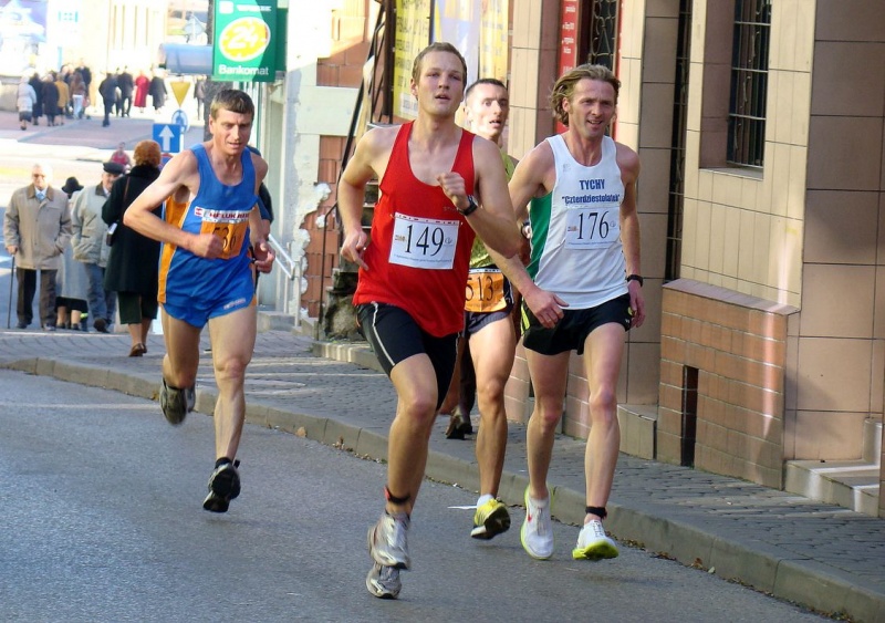 Zdjęcie w galerii na portalu naszwodzislaw.com: 288 osób pobiegło w PÓŁMARATONIE wiadomości z regionu