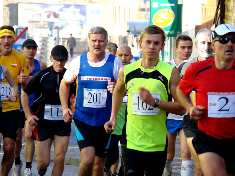 Zdjęcie w galerii na portalu naszwodzislaw.com: 288 osób pobiegło w PÓŁMARATONIE wiadomości z regionu