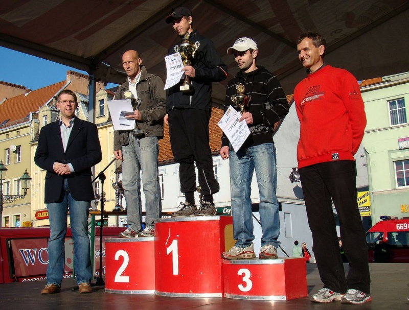 Zdjęcie w galerii na portalu naszwodzislaw.com: 288 osób pobiegło w PÓŁMARATONIE wiadomości z regionu