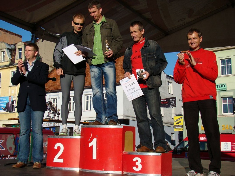 Zdjęcie w galerii na portalu naszwodzislaw.com: 288 osób pobiegło w PÓŁMARATONIE wiadomości z regionu