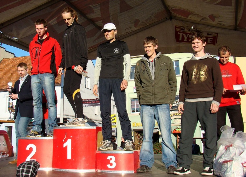 Zdjęcie w galerii na portalu naszwodzislaw.com: 288 osób pobiegło w PÓŁMARATONIE wiadomości z regionu