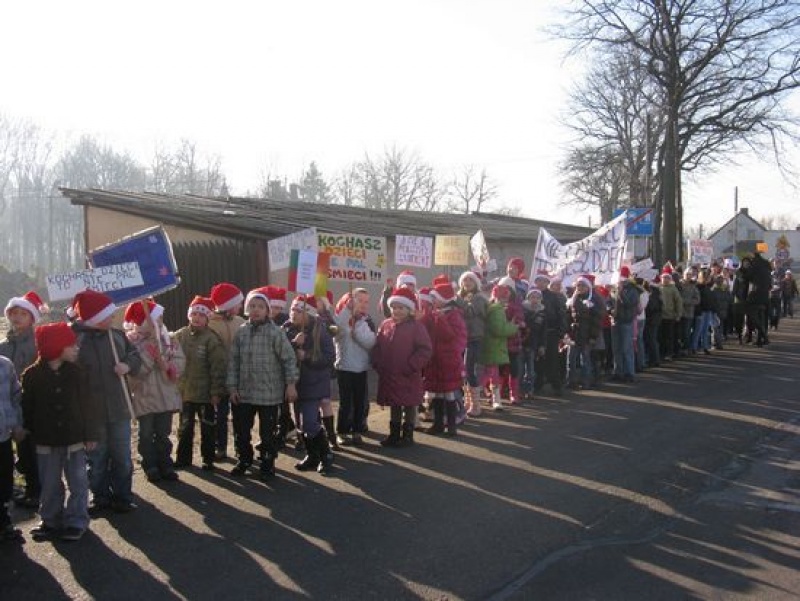Zdjęcie w galerii na portalu naszwodzislaw.com: To nie krasnoludki palą śmieci! wiadomości z regionu