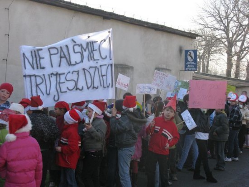 Zdjęcie w galerii na portalu naszwodzislaw.com: To nie krasnoludki palą śmieci! wiadomości z regionu