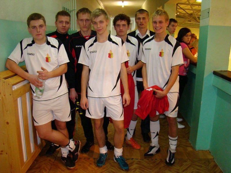 Zdjęcie w galerii na portalu naszwodzislaw.com: Mistrzowie powiatu w piłce halowej wiadomości z regionu