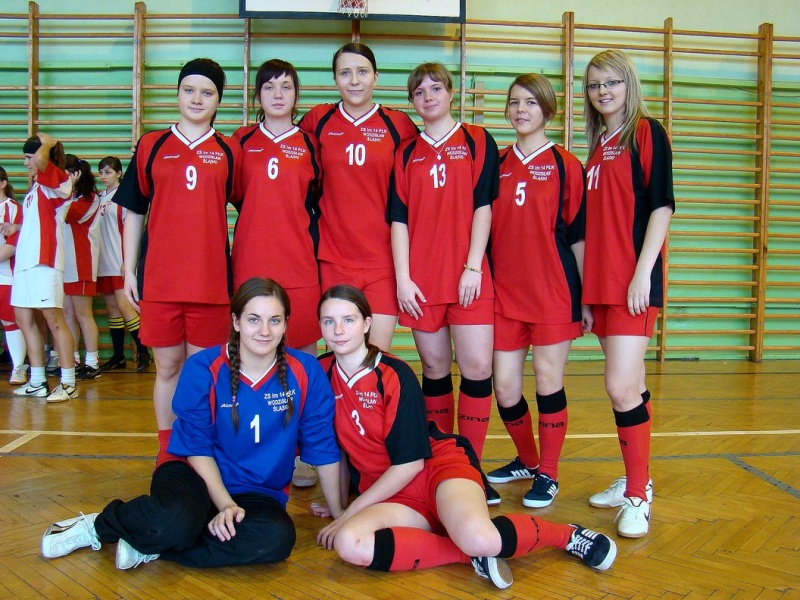 Zdjęcie w galerii na portalu naszwodzislaw.com: Mistrzowie powiatu w piłce halowej wiadomości z regionu