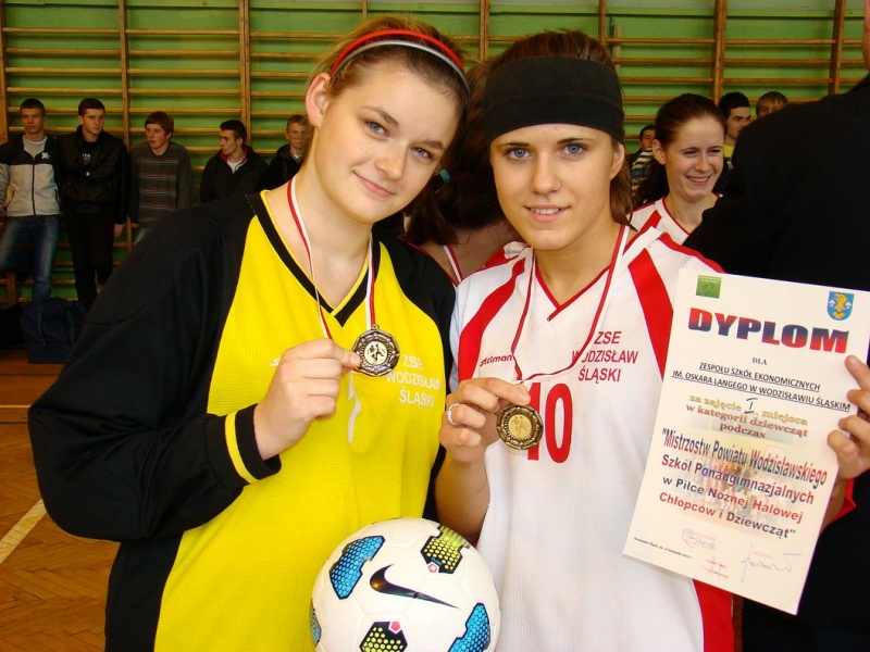 Zdjęcie w galerii na portalu naszwodzislaw.com: Mistrzowie powiatu w piłce halowej wiadomości z regionu