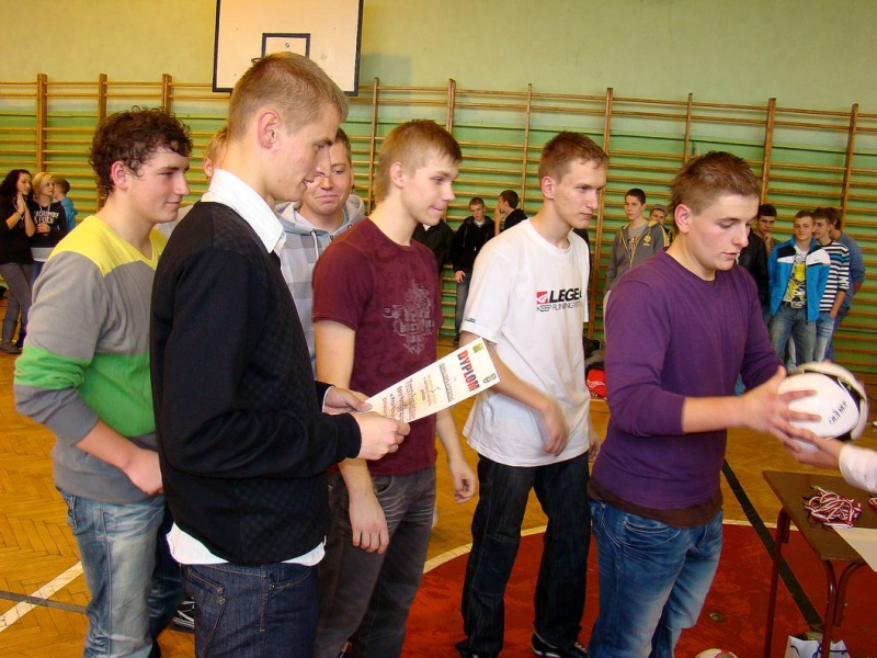 Zdjęcie w galerii na portalu naszwodzislaw.com: Mistrzowie powiatu w piłce halowej wiadomości z regionu