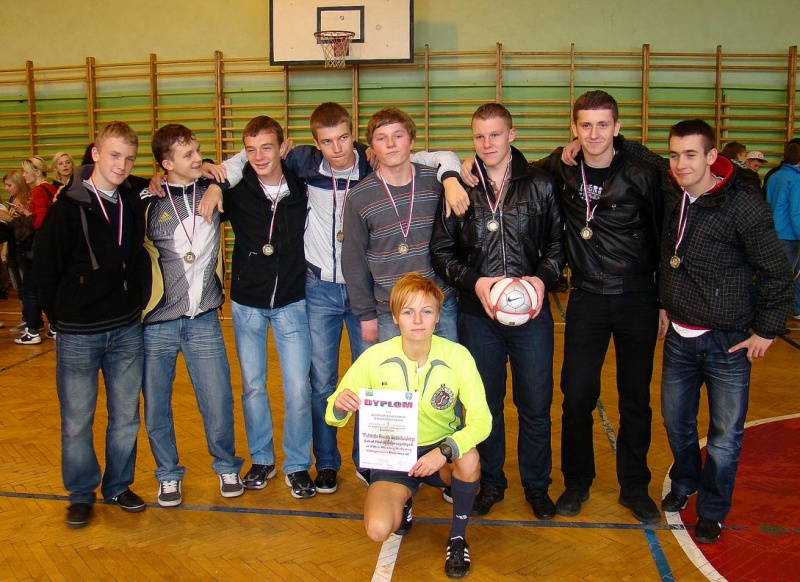 Zdjęcie w galerii na portalu naszwodzislaw.com: Mistrzowie powiatu w piłce halowej wiadomości z regionu