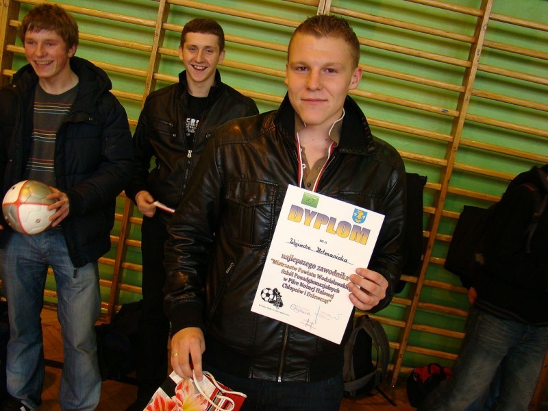 Zdjęcie w galerii na portalu naszwodzislaw.com: Mistrzowie powiatu w piłce halowej wiadomości z regionu