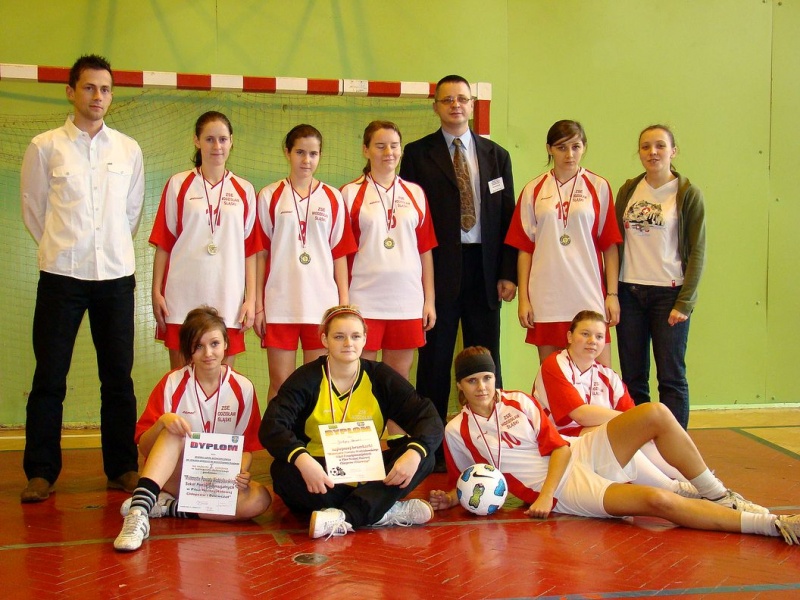 Zdjęcie w galerii na portalu naszwodzislaw.com: Mistrzowie powiatu w piłce halowej wiadomości z regionu