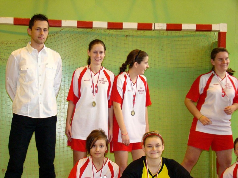 Zdjęcie w galerii na portalu naszwodzislaw.com: Mistrzowie powiatu w piłce halowej wiadomości z regionu