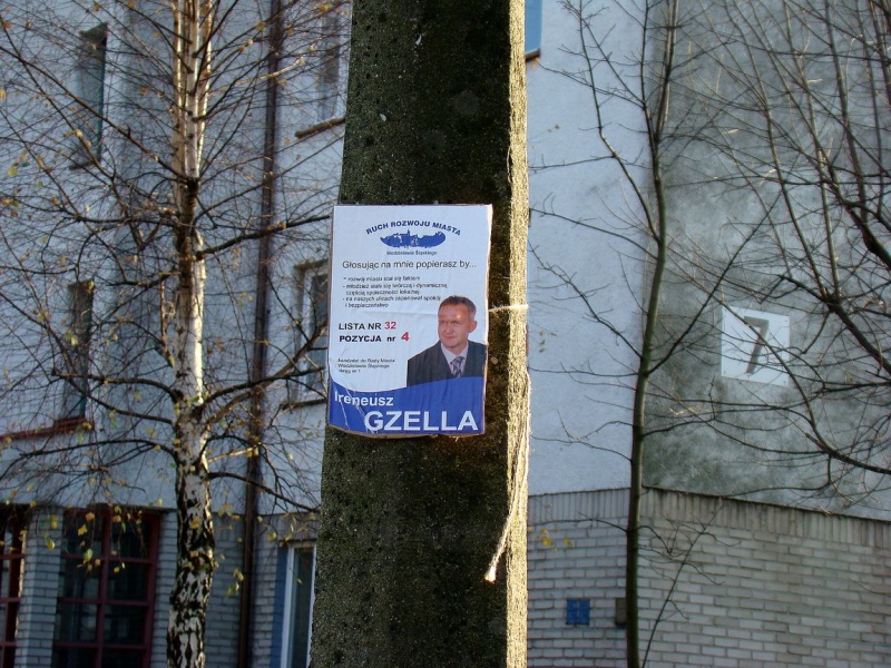 Zdjęcie w galerii na portalu naszwodzislaw.com: EKSPANSJA plakatów wyborczych wiadomości z regionu