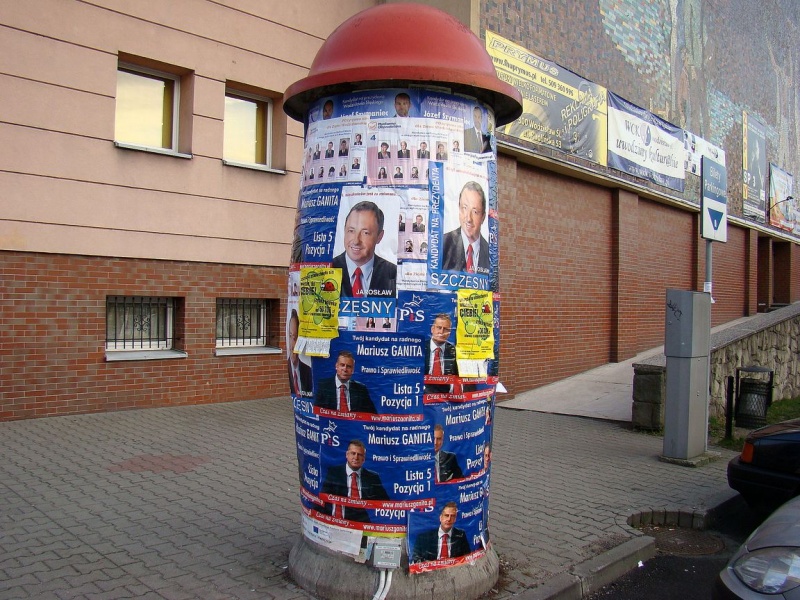 Zdjęcie w galerii na portalu naszwodzislaw.com: EKSPANSJA plakatów wyborczych wiadomości z regionu