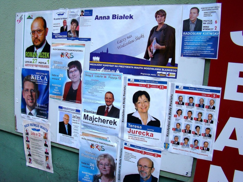 Zdjęcie w galerii na portalu naszwodzislaw.com: EKSPANSJA plakatów wyborczych wiadomości z regionu