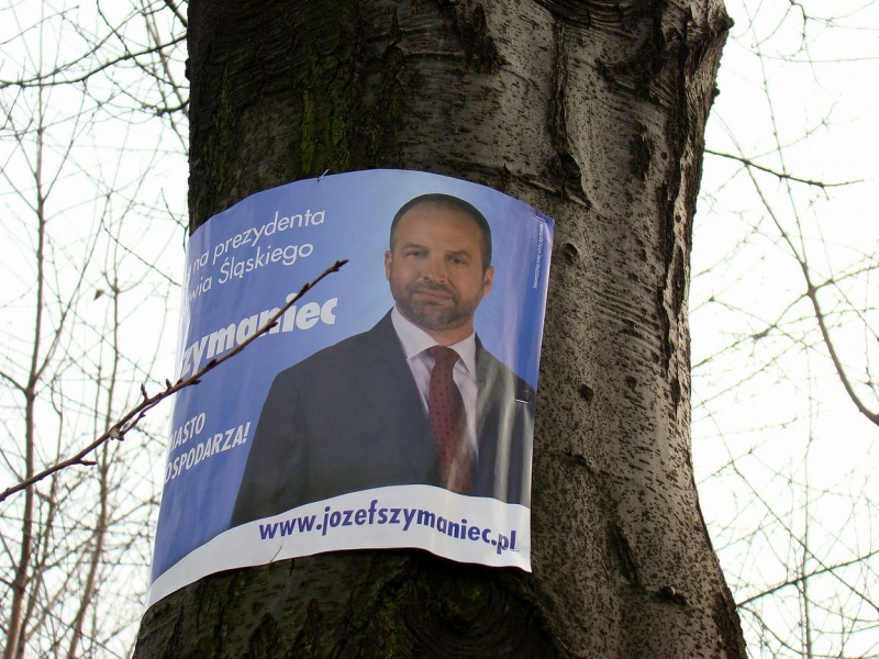 Zdjęcie w galerii na portalu naszwodzislaw.com: EKSPANSJA plakatów wyborczych wiadomości z regionu