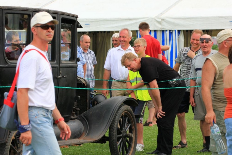 Zdjęcie w galerii na portalu naszwodzislaw.com: Zabytkowe pojazdy zjechały do Zabełkowa wiadomości z regionu