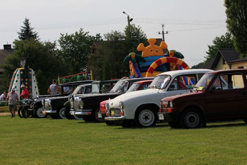 Zdjęcie w galerii na portalu naszwodzislaw.com: Zabytkowe pojazdy zjechały do Zabełkowa wiadomości z regionu