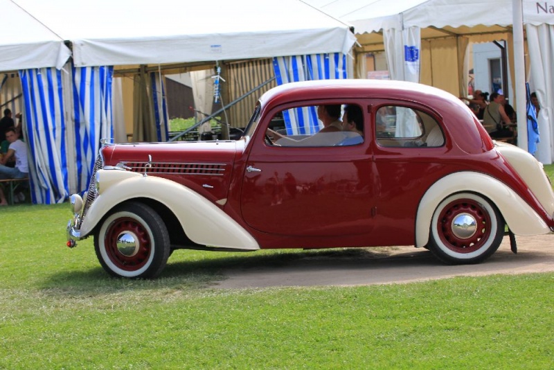 Zdjęcie w galerii na portalu naszwodzislaw.com: Zabytkowe pojazdy zjechały do Zabełkowa wiadomości z regionu