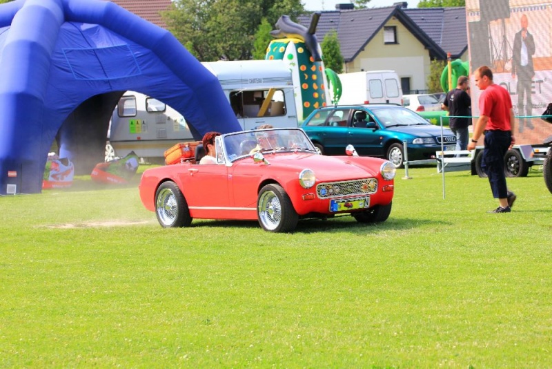 Zdjęcie w galerii na portalu naszwodzislaw.com: Zabytkowe pojazdy zjechały do Zabełkowa wiadomości z regionu