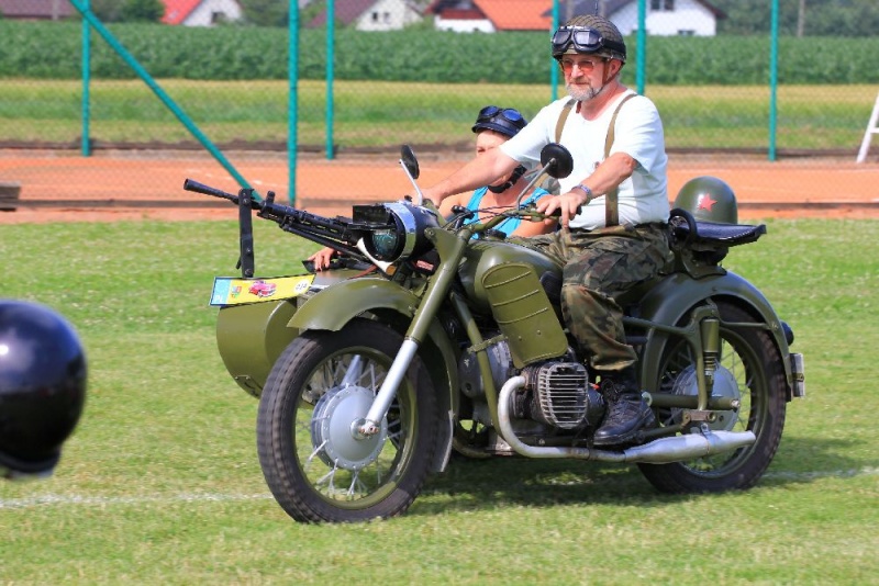Zdjęcie w galerii na portalu naszwodzislaw.com: Zabytkowe pojazdy zjechały do Zabełkowa wiadomości z regionu