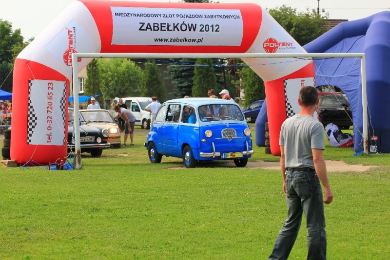 Zdjęcie w galerii na portalu naszwodzislaw.com: Zabytkowe pojazdy zjechały do Zabełkowa wiadomości z regionu