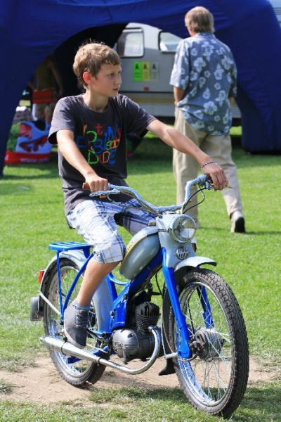 Zdjęcie w galerii na portalu naszwodzislaw.com: Zabytkowe pojazdy zjechały do Zabełkowa wiadomości z regionu