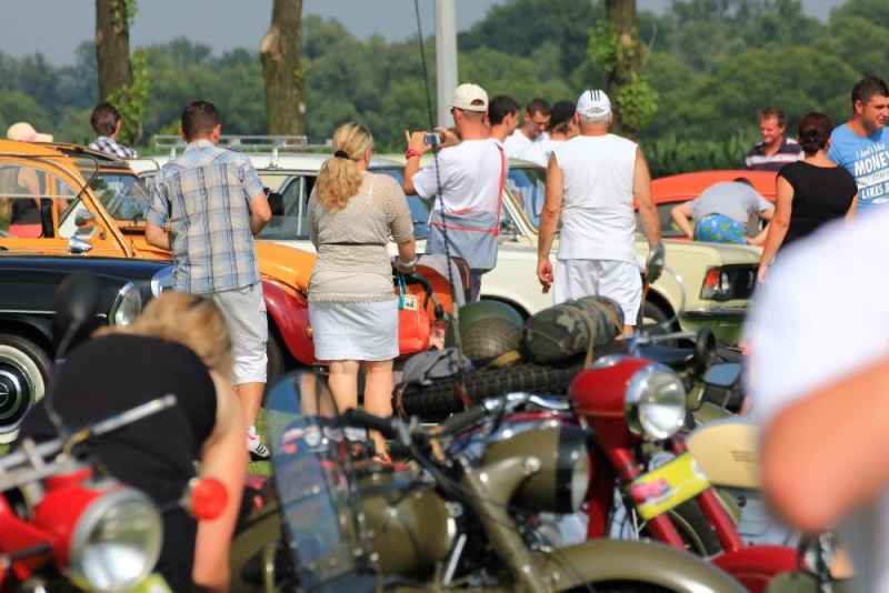 Zdjęcie w galerii na portalu naszwodzislaw.com: Zabytkowe pojazdy zjechały do Zabełkowa wiadomości z regionu