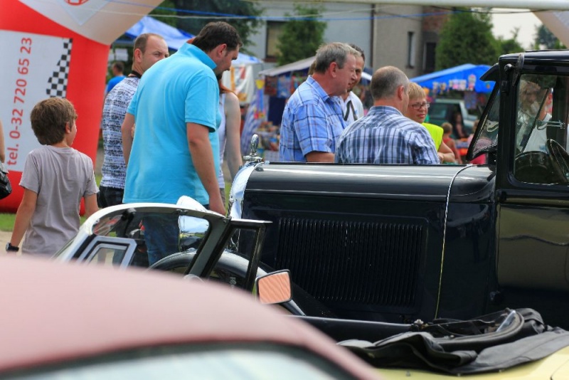 Zdjęcie w galerii na portalu naszwodzislaw.com: Zabytkowe pojazdy zjechały do Zabełkowa wiadomości z regionu