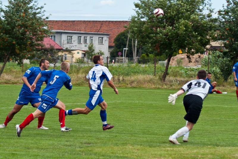 Zdjęcie w galerii na portalu naszwodzislaw.com: Przyszłość Rogów remisuje z Krzyżanowicami wiadomości z regionu