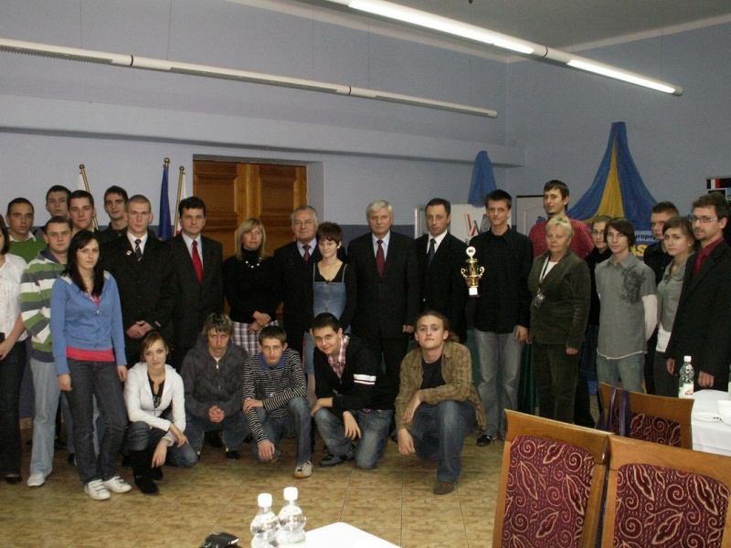 Zdjęcie w galerii na portalu naszwodzislaw.com: Szczęsny lubi zamknąć się w swoim biurze wiadomości z regionu