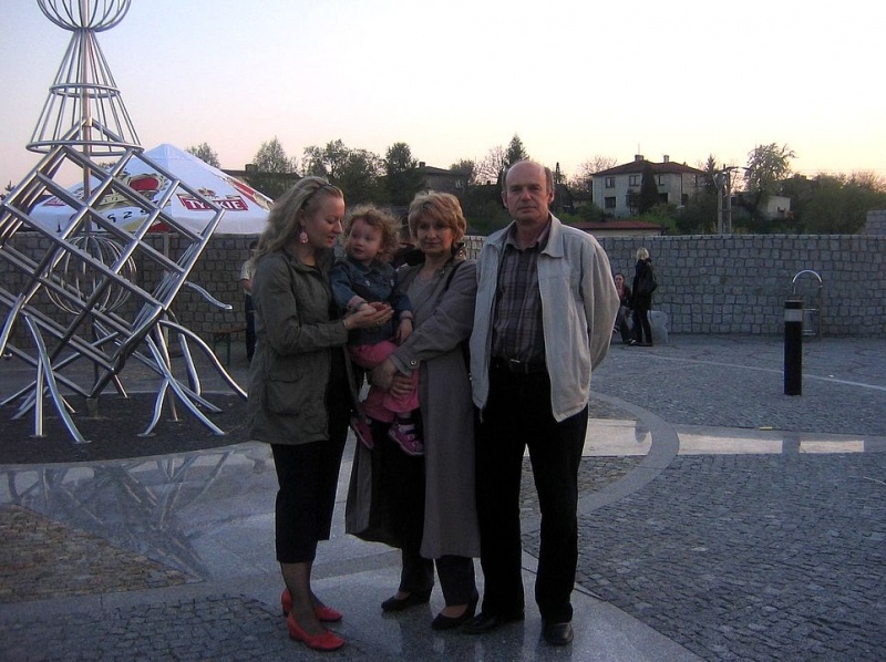 Zdjęcie w galerii na portalu naszwodzislaw.com: Pierwszą wypłatę wydała na książki wiadomości z regionu