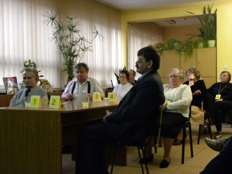 Zdjęcie w galerii na portalu naszwodzislaw.com: Z książką mówioną na TY wiadomości z regionu