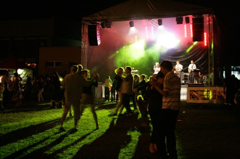 Zdjęcie w galerii na portalu naszwodzislaw.com: Kuźnia: I Festiwal Kapel Weselnych wiadomości z regionu