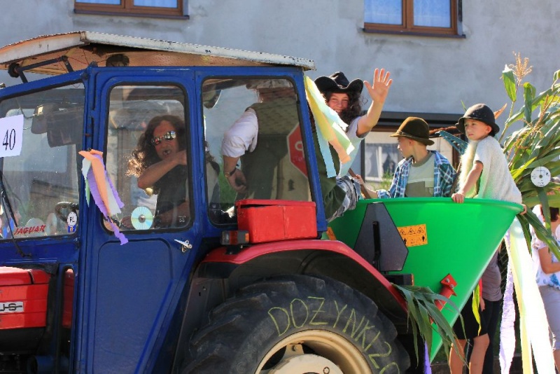 Zdjęcie w galerii na portalu naszwodzislaw.com: W Lubomi prawdziwa dożynkowa rewia wiadomości z regionu