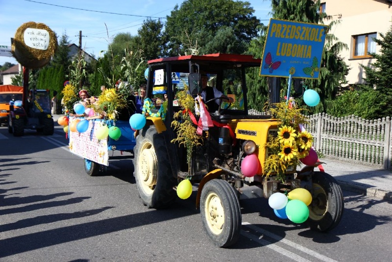Zdjęcie w galerii na portalu naszwodzislaw.com: W Lubomi prawdziwa dożynkowa rewia wiadomości z regionu