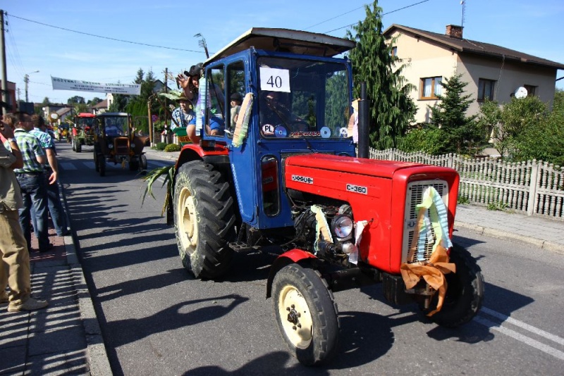 Zdjęcie w galerii na portalu naszwodzislaw.com: W Lubomi prawdziwa dożynkowa rewia wiadomości z regionu